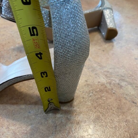 David's Bridal Aryaw Wedding/Prom Ankle Strap Shoe Size 9 Wide Silver - Picture 7 of 7